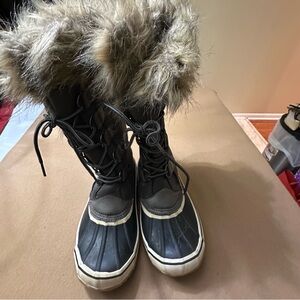 Women's Fur-Lined Winter Boots - Black